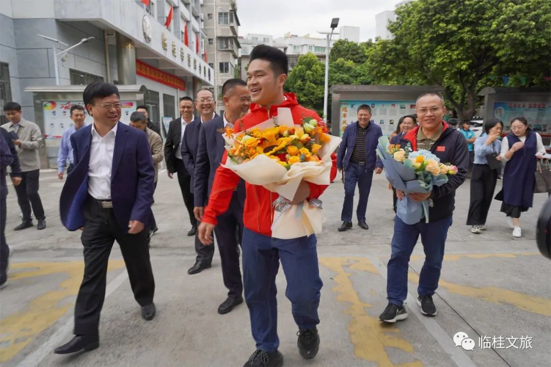 举重运动员女冠军是谁_2020年举重女运动员_举重冠军女名字