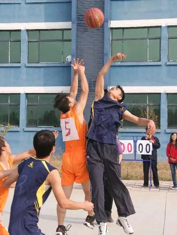 篮球半场规则详细打法_篮球半场规则详细打法视频_打半场篮球规则详细