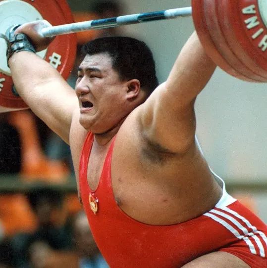 举重教练组_健身教练眼中的举重冠军_举重于教练