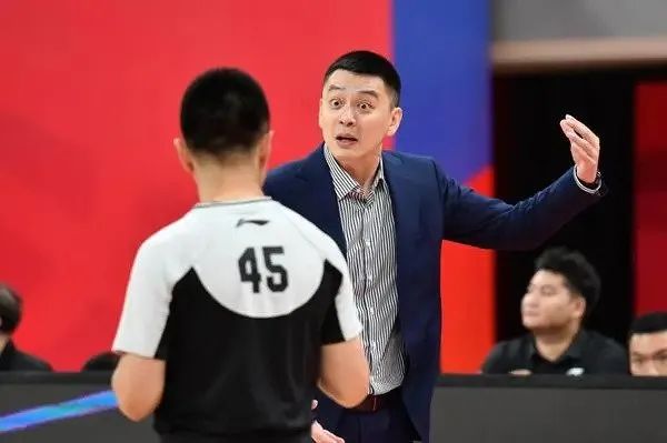 篮球比赛吹哨规则_篮球吹哨时间_篮球规则什么时候吹提醒哨