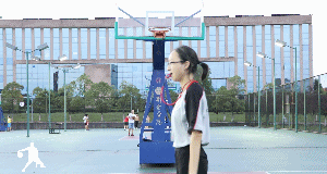 篮球吹哨规则及手势_篮球吹哨怎么吹响_篮球规则什么时候吹提醒哨