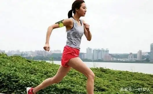 健身明星标准图女士_女明星健身标准图_健身明星女图片
