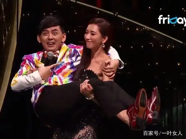 健身明星标准图女士_女明星健身标准图_健身明星女图片