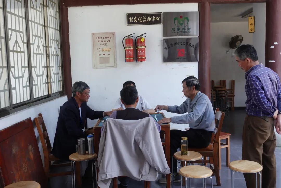 街头闲话_街头聊天图片_畅聊生活街头趣事图片