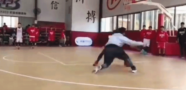 腿断怎么练篮球技巧_篮球练腿断技巧有哪些_篮球练腿断技巧视频