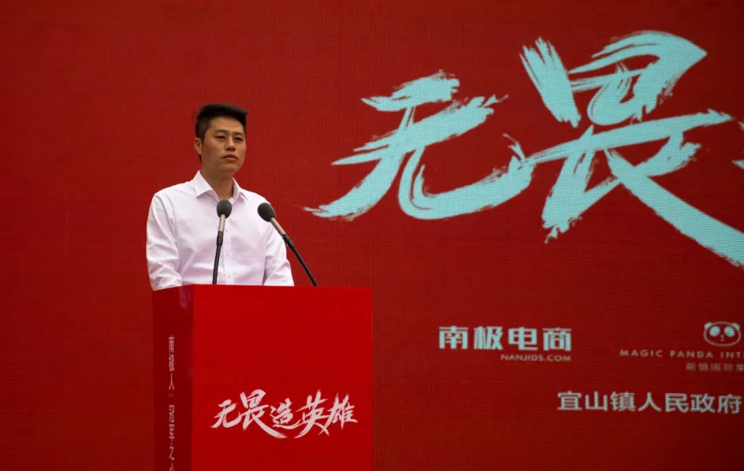 猫游泳比赛_游泳冠军omega_世界冠军游泳猫