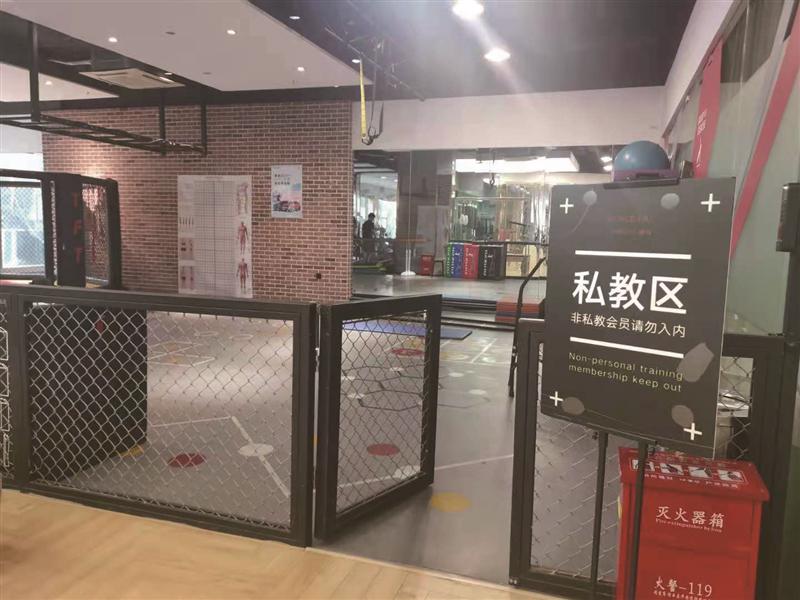 健身房器械训练视频_私教健身房器械少_健身房私教区器械