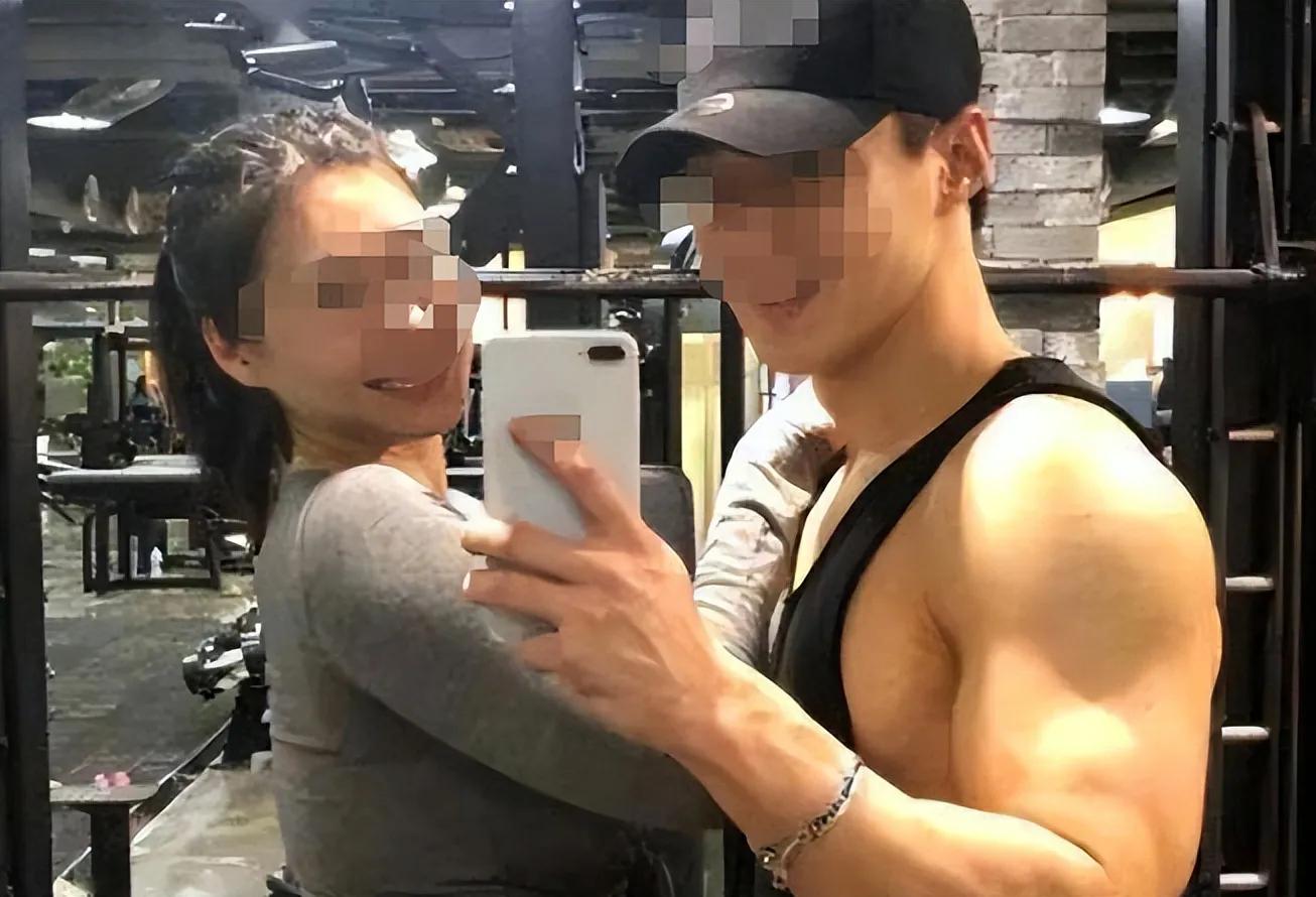健身教练搞暧昧_健身教练拉伸暧昧_健身教练聊天暧昧