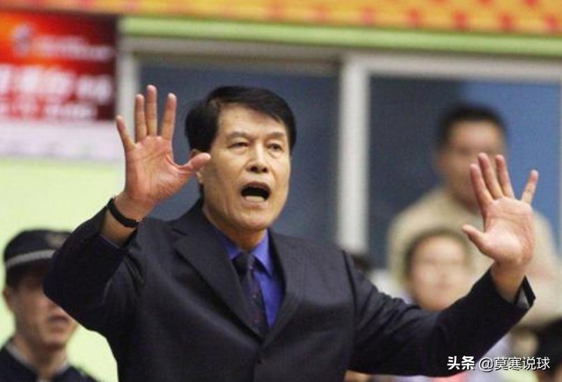 篮球比赛对手进攻规则图解_篮球进攻手势图解_图解篮球进攻对手规则比赛视频